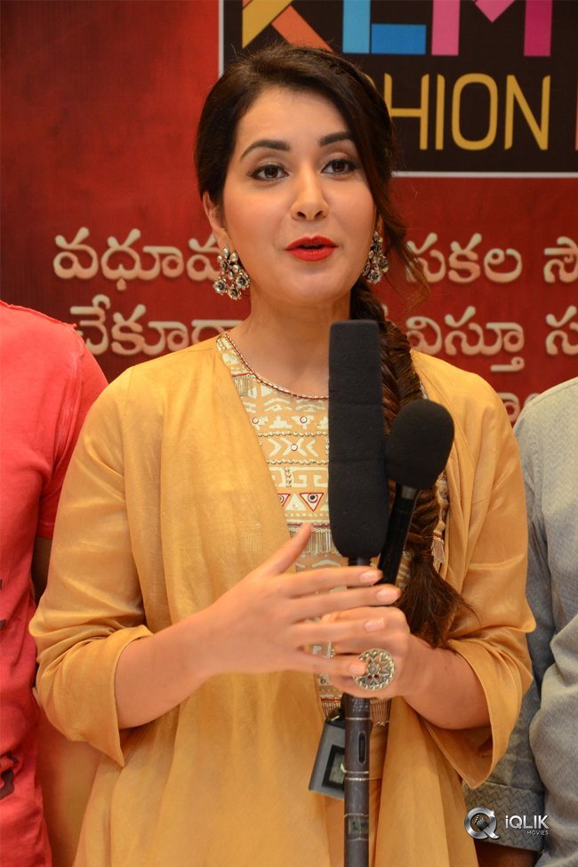 Srinivasa-Kalyanam-Team-at-KLM-Fashion-Mall